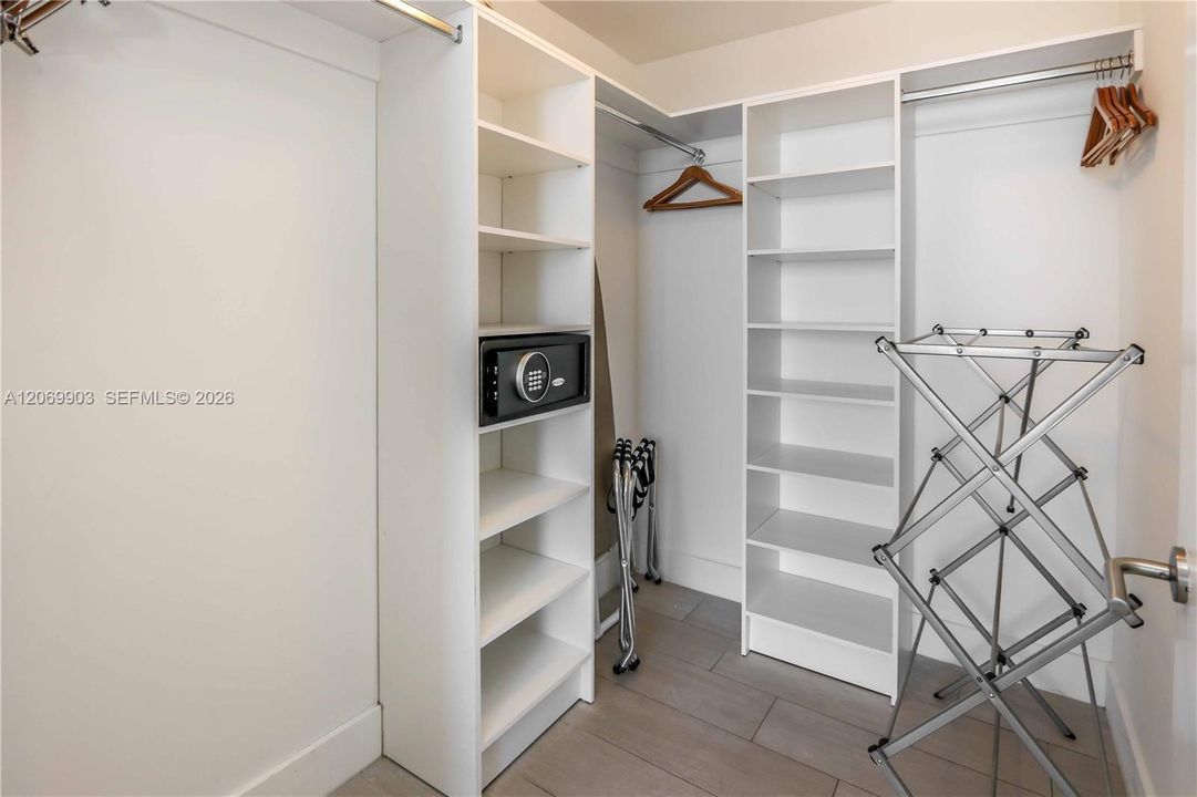 For Rent: $6,500 (3 beds, 2 baths, 1129 Square Feet)