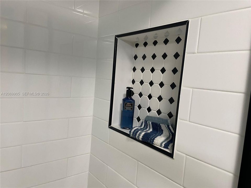 For Rent: $2,000 (2 beds, 1 baths, 819 Square Feet)