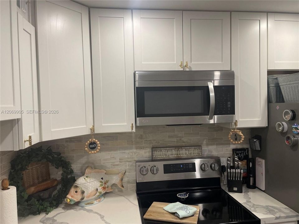 For Rent: $2,000 (2 beds, 1 baths, 819 Square Feet)