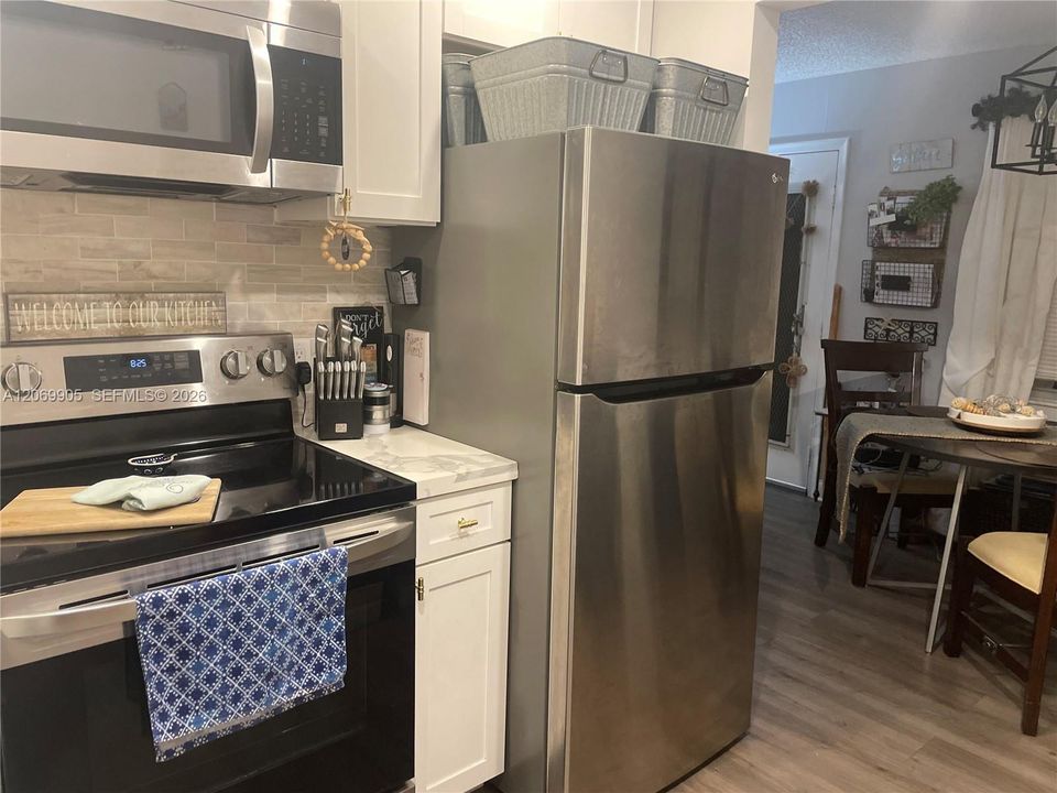 For Rent: $2,000 (2 beds, 1 baths, 819 Square Feet)