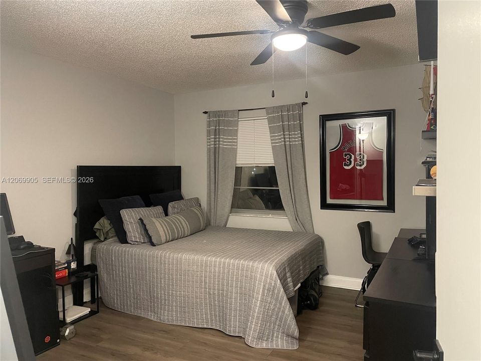 For Rent: $2,000 (2 beds, 1 baths, 819 Square Feet)
