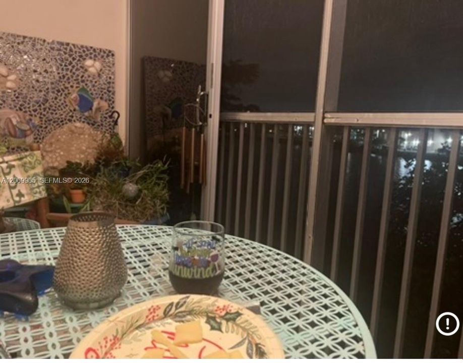 For Rent: $2,000 (2 beds, 1 baths, 819 Square Feet)