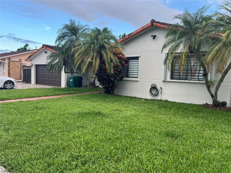 For Rent: $3,850 (4 beds, 2 baths, 1627 Square Feet)
