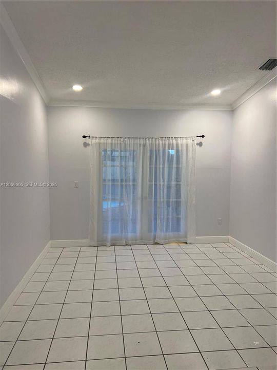 For Rent: $3,850 (4 beds, 2 baths, 1627 Square Feet)