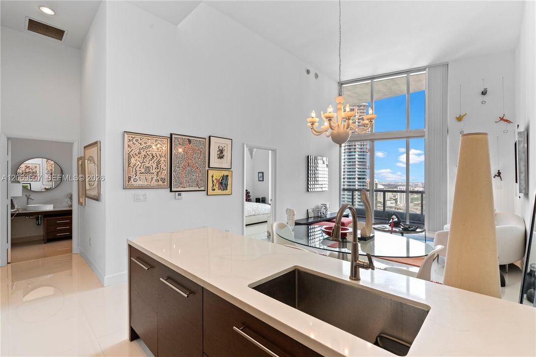 For Sale: $639,000 (1 beds, 1 baths, 940 Square Feet)