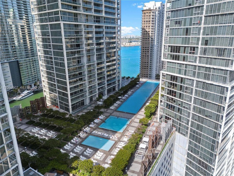 For Sale: $639,000 (1 beds, 1 baths, 940 Square Feet)