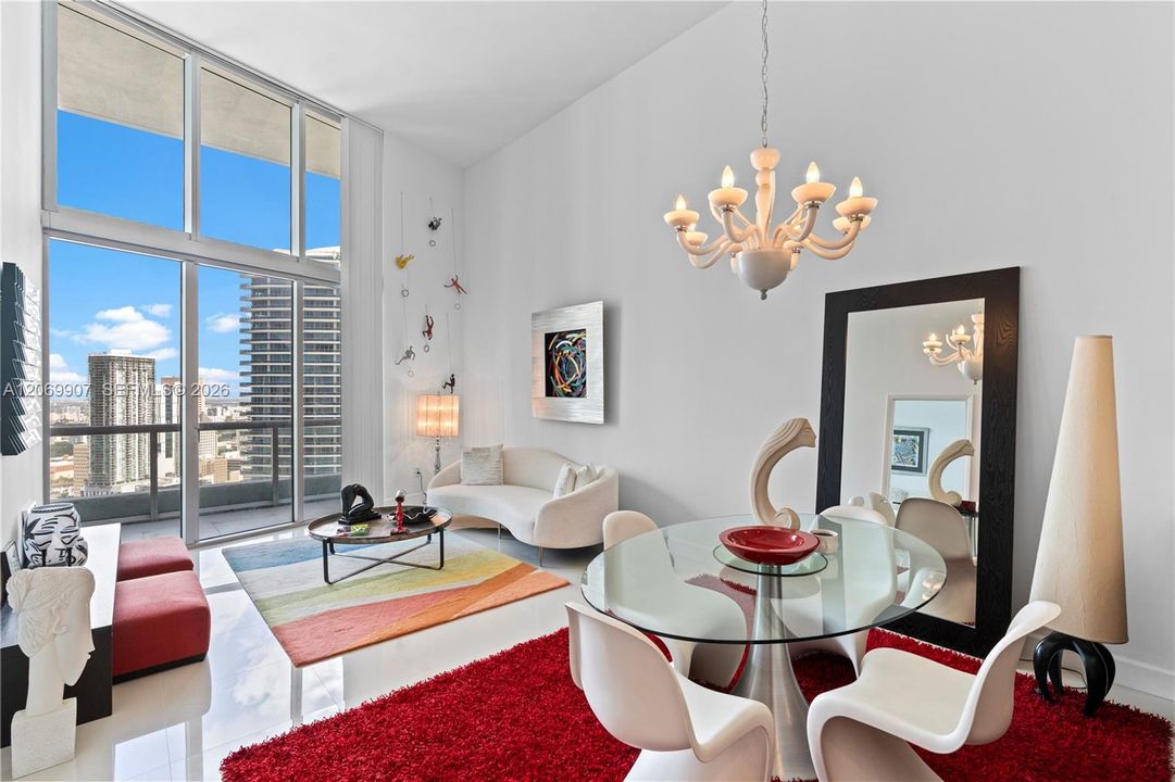 For Sale: $639,000 (1 beds, 1 baths, 940 Square Feet)