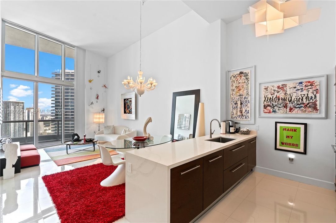 For Sale: $639,000 (1 beds, 1 baths, 940 Square Feet)