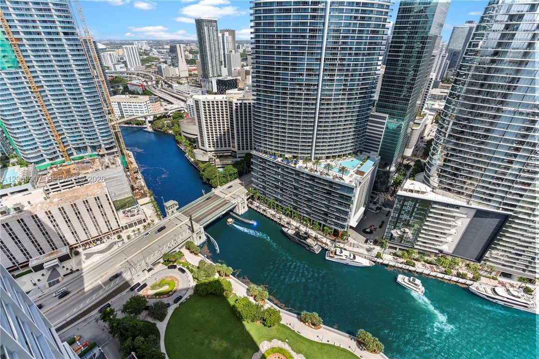 For Sale: $639,000 (1 beds, 1 baths, 940 Square Feet)
