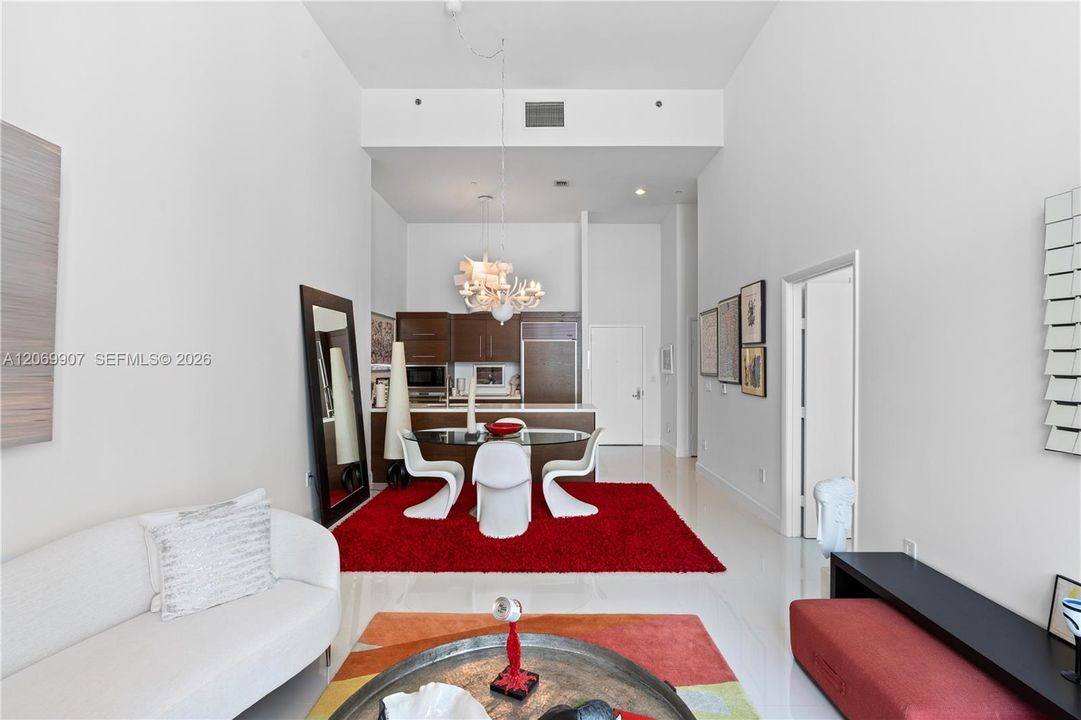For Sale: $639,000 (1 beds, 1 baths, 940 Square Feet)