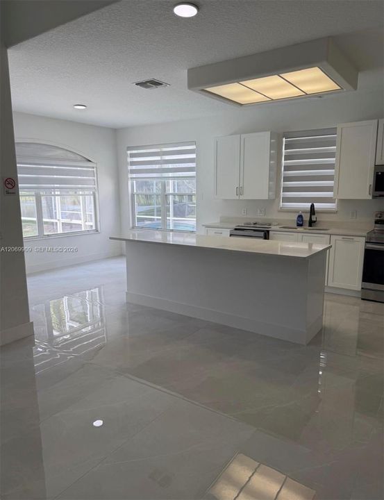 En Venta: $435,000 (3 camas, 3 baños, 2226 Pies cuadrados)