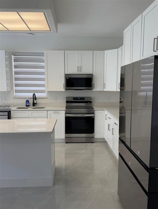 En Venta: $435,000 (3 camas, 3 baños, 2226 Pies cuadrados)