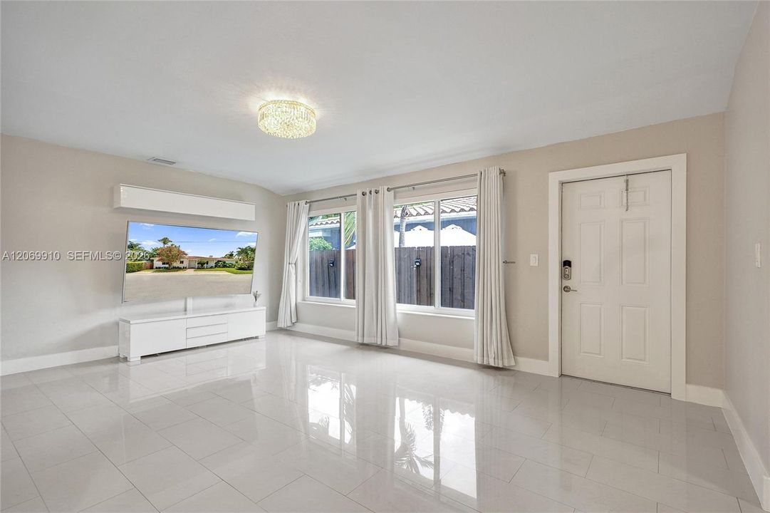 For Rent: $4,500 (4 beds, 3 baths, 1903 Square Feet)