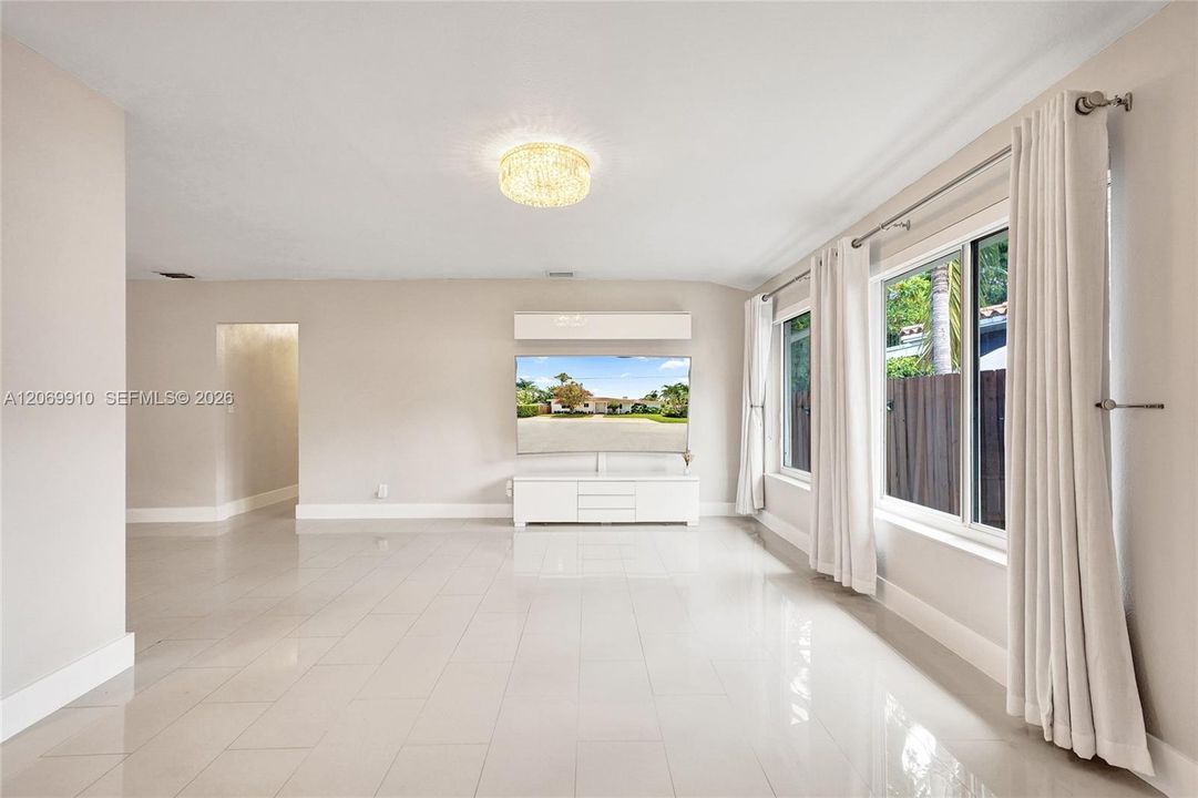 For Rent: $4,500 (4 beds, 3 baths, 1903 Square Feet)