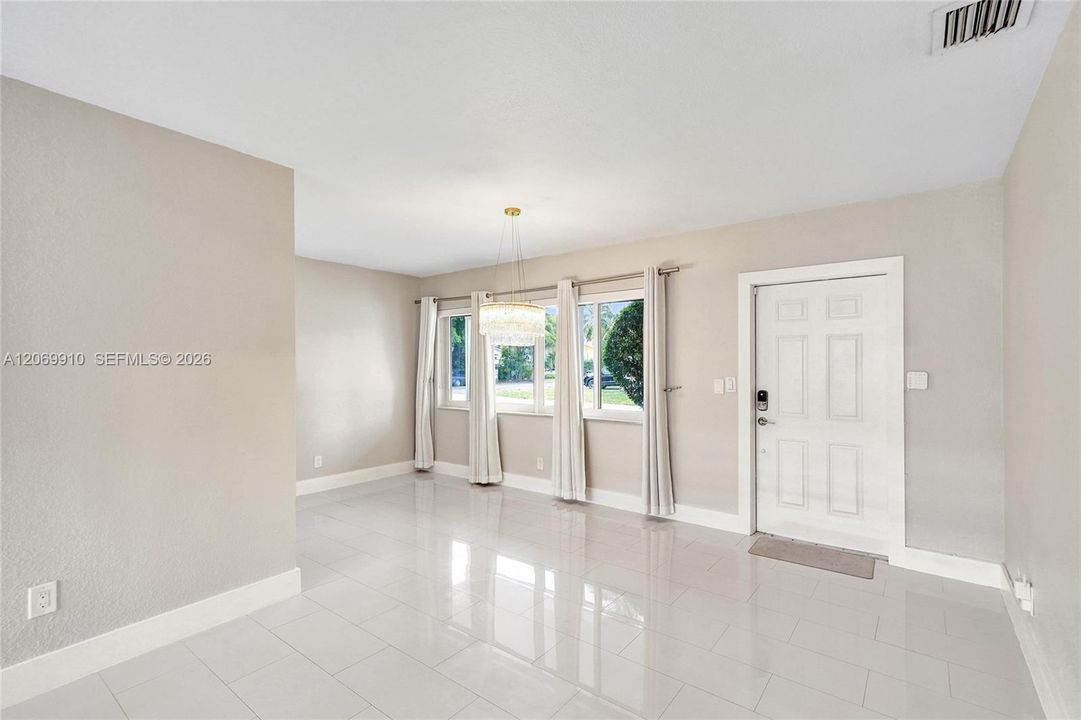 For Rent: $4,500 (4 beds, 3 baths, 1903 Square Feet)
