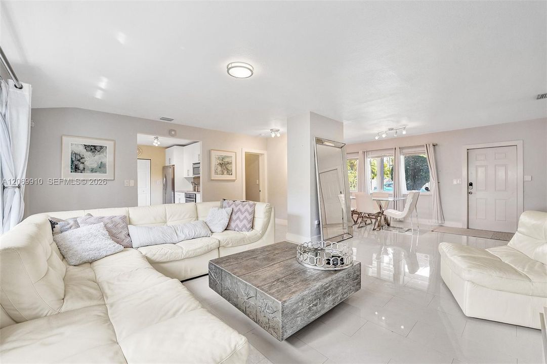 For Rent: $4,500 (4 beds, 3 baths, 1903 Square Feet)