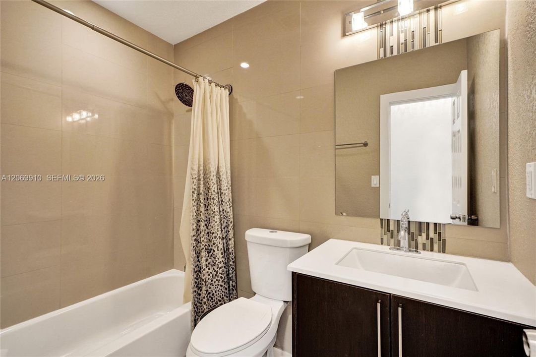 For Rent: $4,500 (4 beds, 3 baths, 1903 Square Feet)