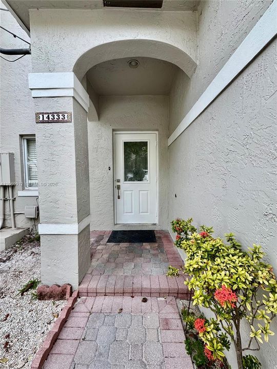 For Rent: $3,200 (3 beds, 2 baths, 1466 Square Feet)