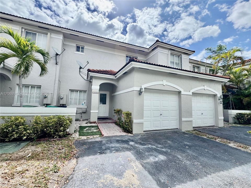 For Rent: $3,200 (3 beds, 2 baths, 1466 Square Feet)