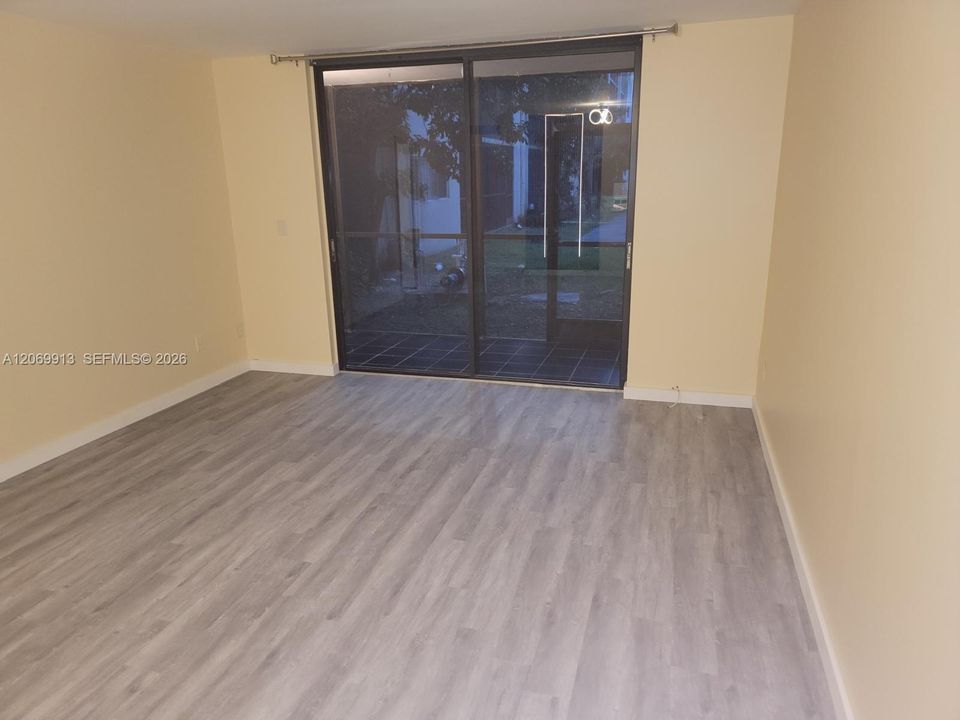 For Rent: $1,900 (1 beds, 1 baths, 773 Square Feet)