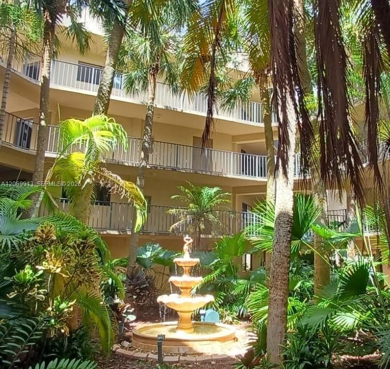 For Rent: $1,900 (1 beds, 1 baths, 773 Square Feet)