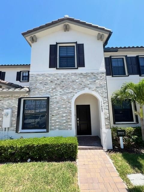 For Rent: $2,600 (3 beds, 2 baths, 1545 Square Feet)
