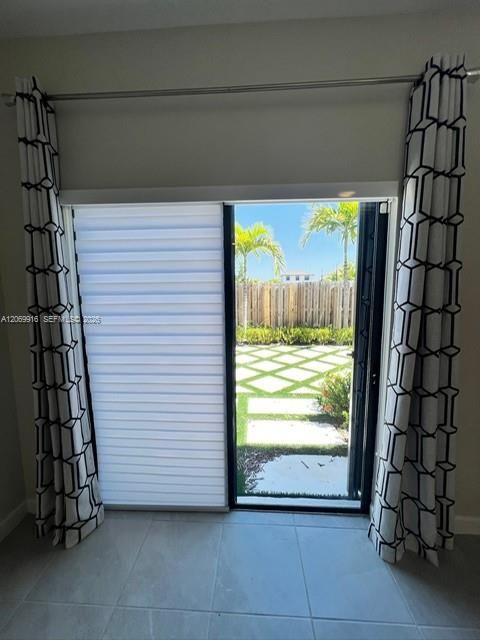 For Rent: $2,600 (3 beds, 2 baths, 1545 Square Feet)