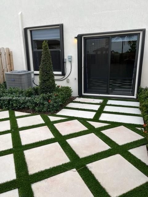 For Rent: $2,600 (3 beds, 2 baths, 1545 Square Feet)