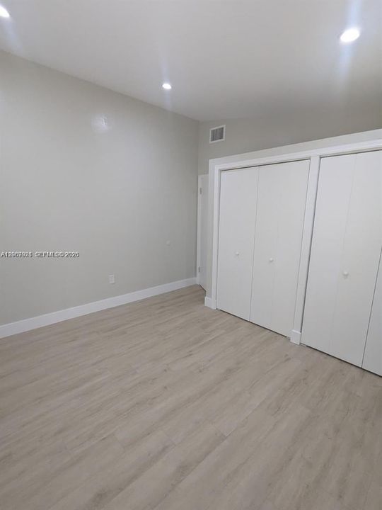 For Rent: $3,000 (3 beds, 1 baths, 988 Square Feet)