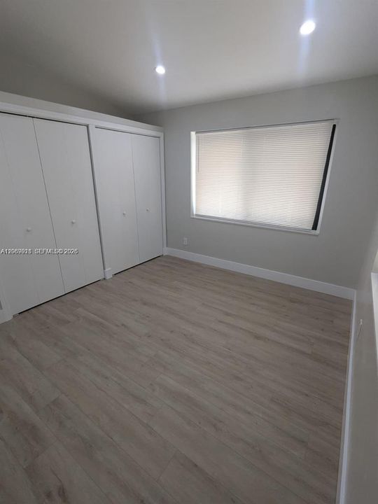 For Rent: $3,000 (3 beds, 1 baths, 988 Square Feet)