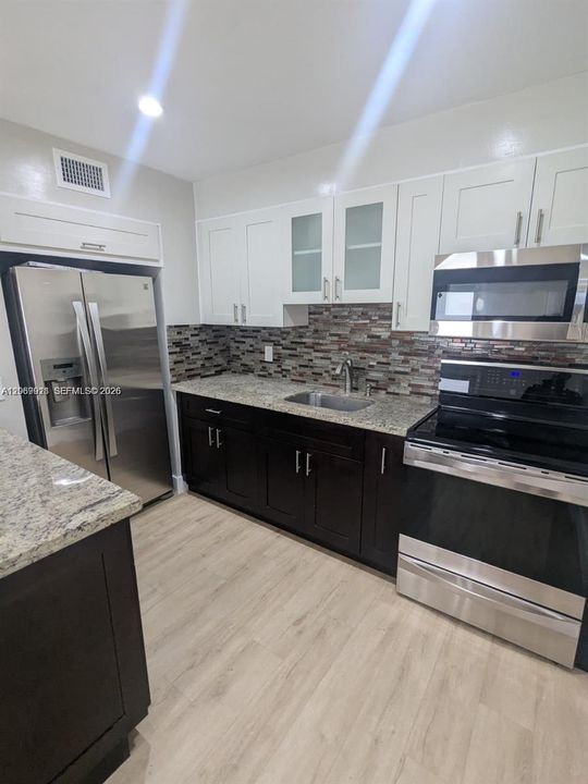 For Rent: $3,000 (3 beds, 1 baths, 988 Square Feet)