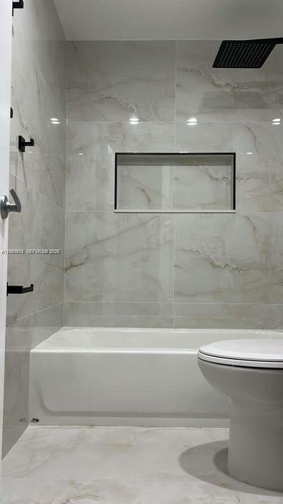 For Rent: $3,000 (3 beds, 1 baths, 988 Square Feet)