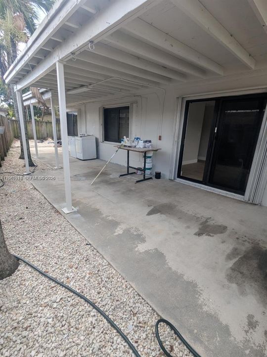 For Rent: $3,000 (3 beds, 1 baths, 988 Square Feet)