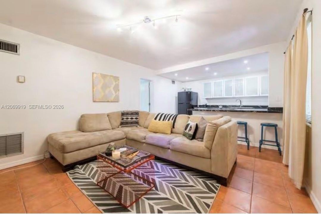 For Sale: $399,900 (1 beds, 1 baths, 507 Square Feet)