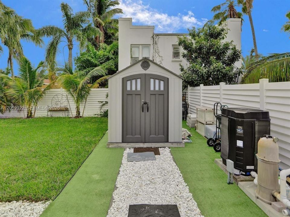 For Sale: $918,000 (3 beds, 2 baths, 1400 Square Feet)