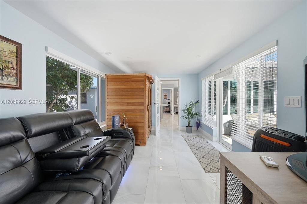 For Sale: $918,000 (3 beds, 2 baths, 1400 Square Feet)
