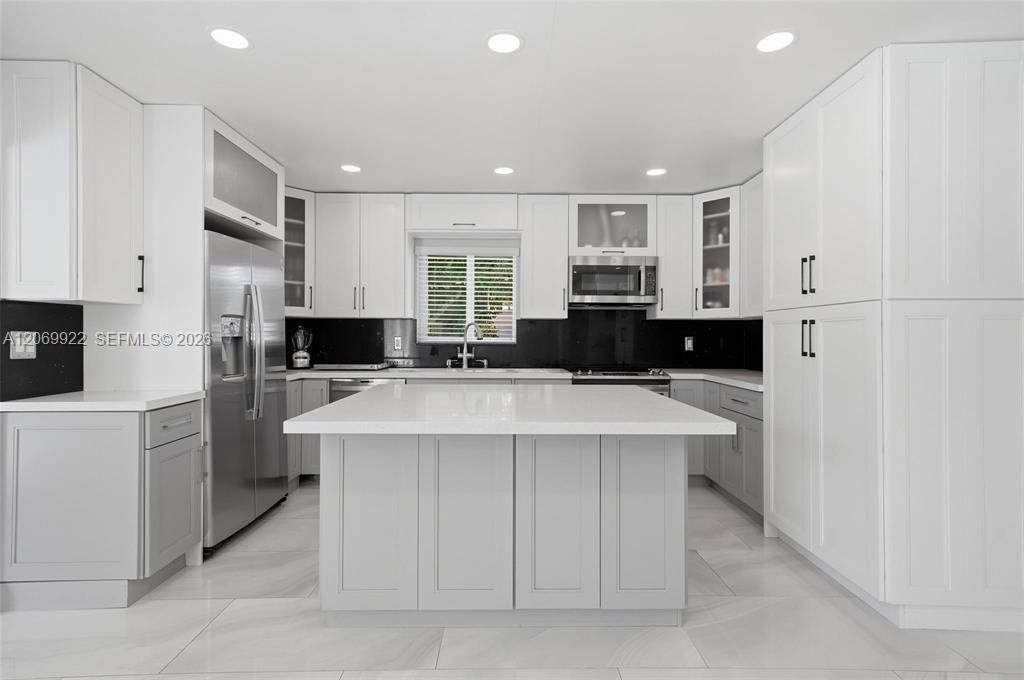 For Sale: $918,000 (3 beds, 2 baths, 1400 Square Feet)
