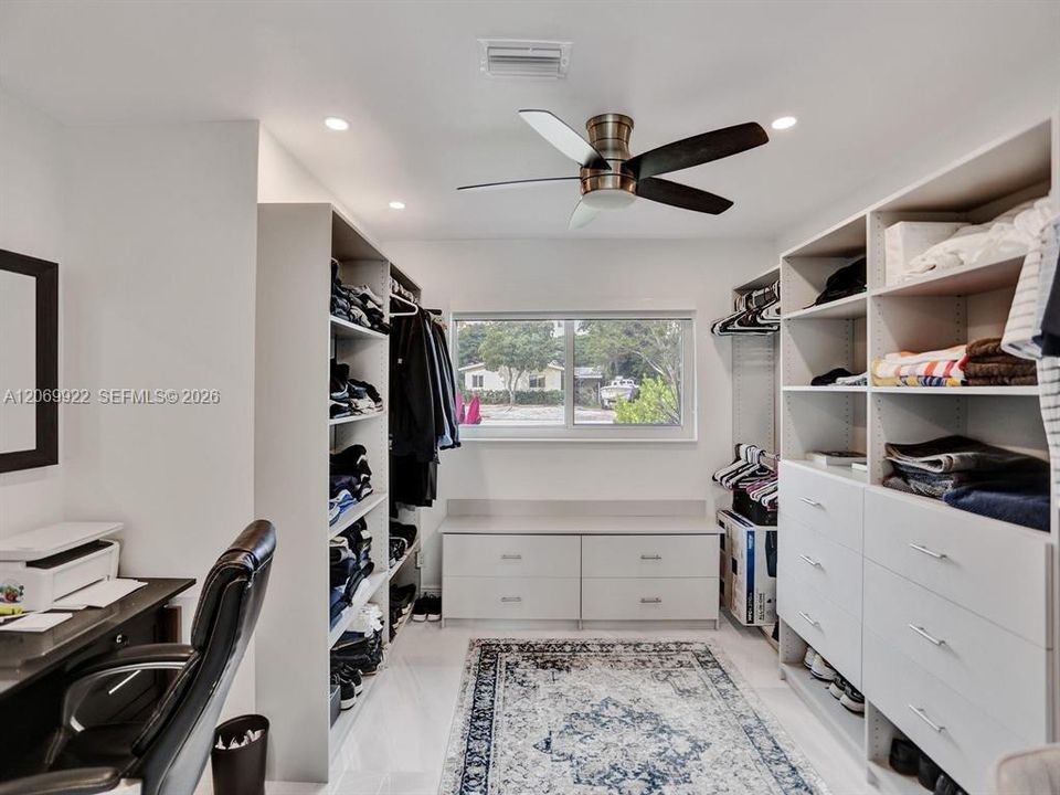 For Sale: $918,000 (3 beds, 2 baths, 1400 Square Feet)