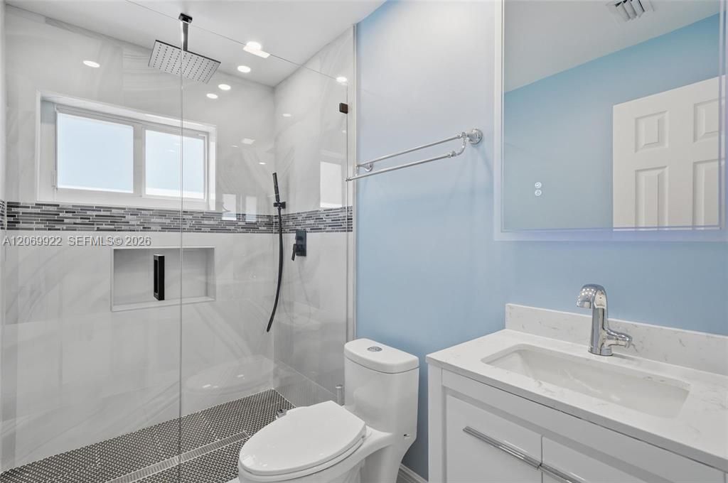 For Sale: $918,000 (3 beds, 2 baths, 1400 Square Feet)
