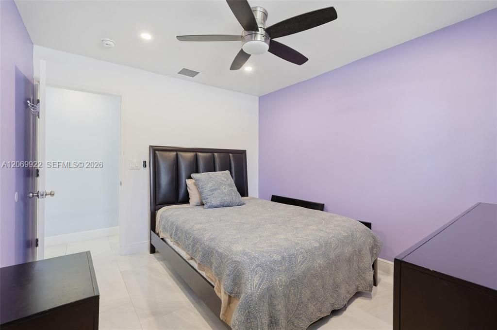 For Sale: $918,000 (3 beds, 2 baths, 1400 Square Feet)