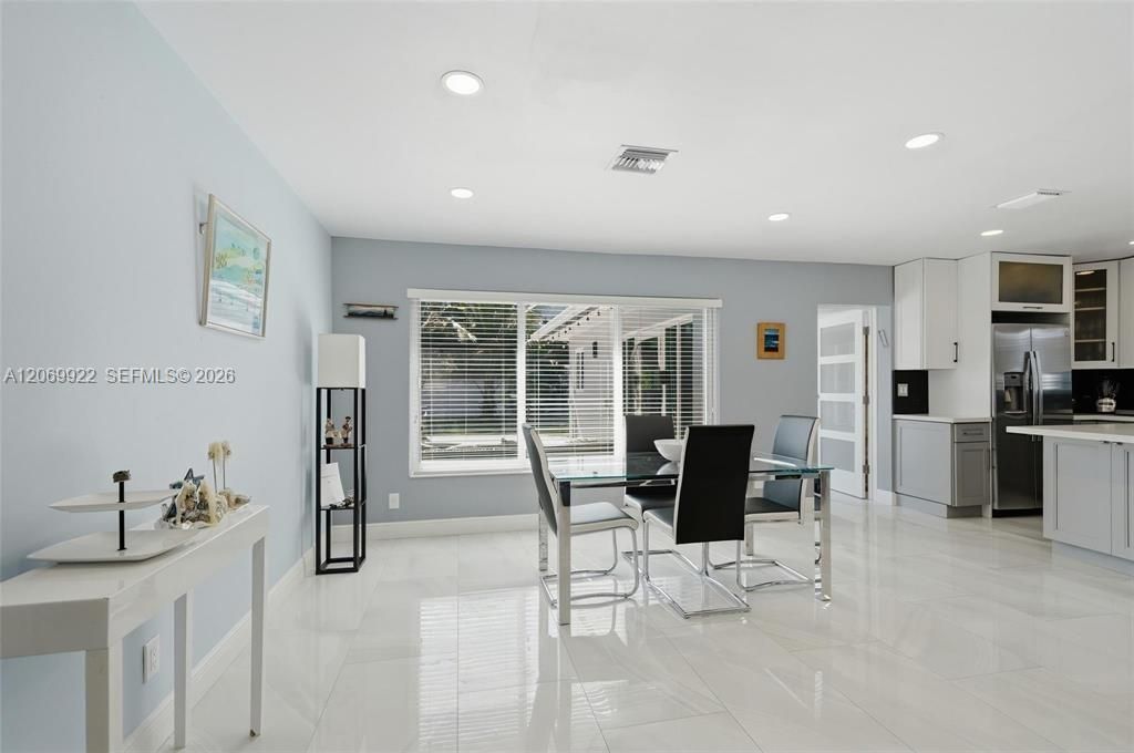 For Sale: $918,000 (3 beds, 2 baths, 1400 Square Feet)