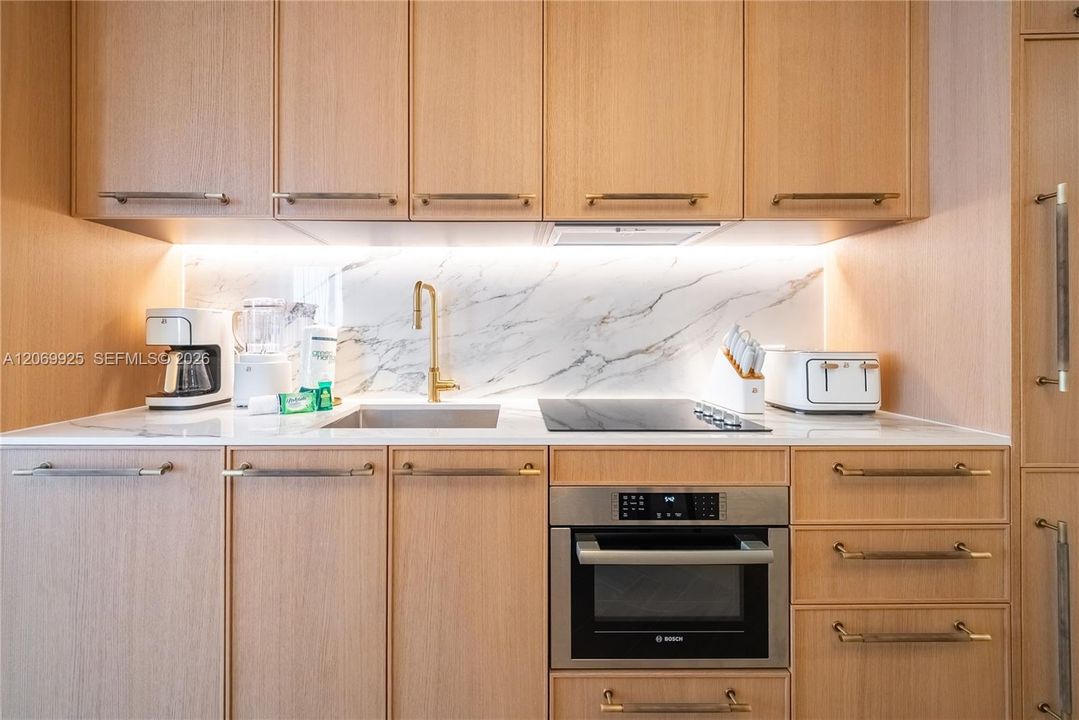 For Rent: $6,000 (2 beds, 2 baths, 840 Square Feet)