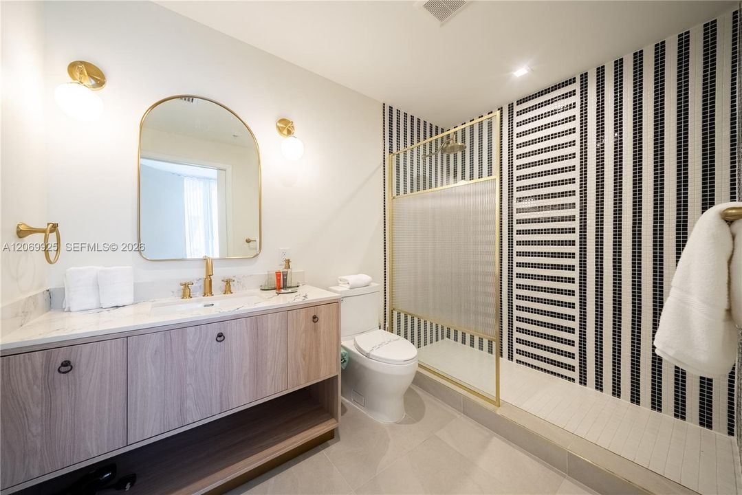 For Rent: $6,000 (2 beds, 2 baths, 840 Square Feet)