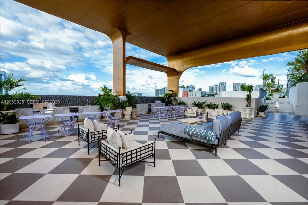 For Rent: $6,000 (2 beds, 2 baths, 840 Square Feet)