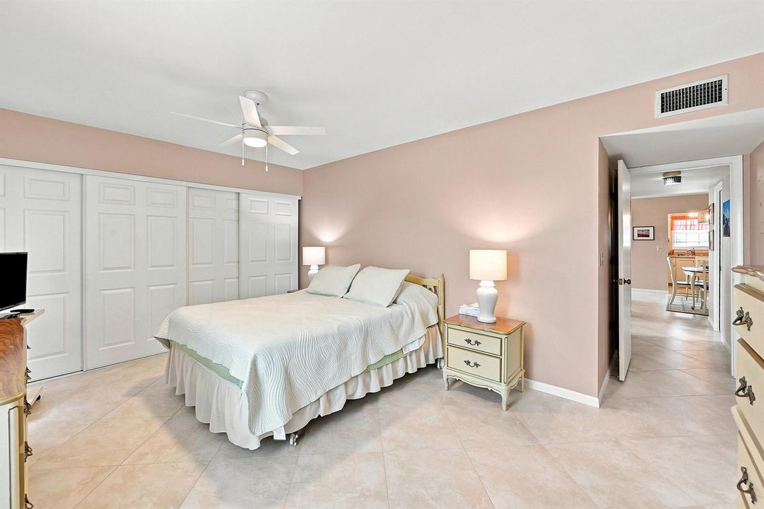 14_bedroom