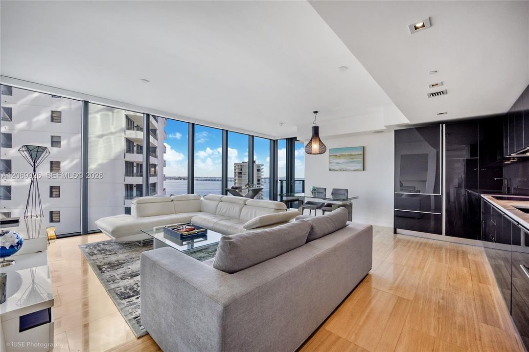 For Sale: $1,284,000 (2 beds, 2 baths, 1137 Square Feet)