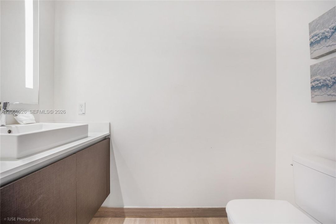 For Sale: $1,284,000 (2 beds, 2 baths, 1137 Square Feet)