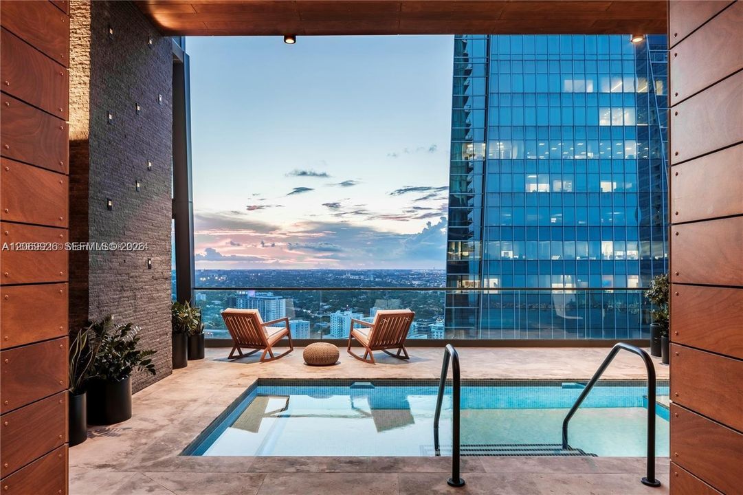 For Sale: $1,284,000 (2 beds, 2 baths, 1137 Square Feet)
