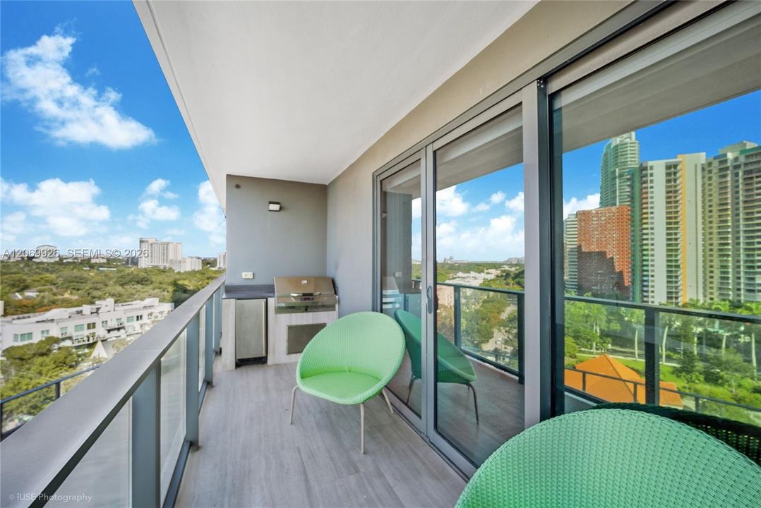 For Sale: $1,284,000 (2 beds, 2 baths, 1137 Square Feet)