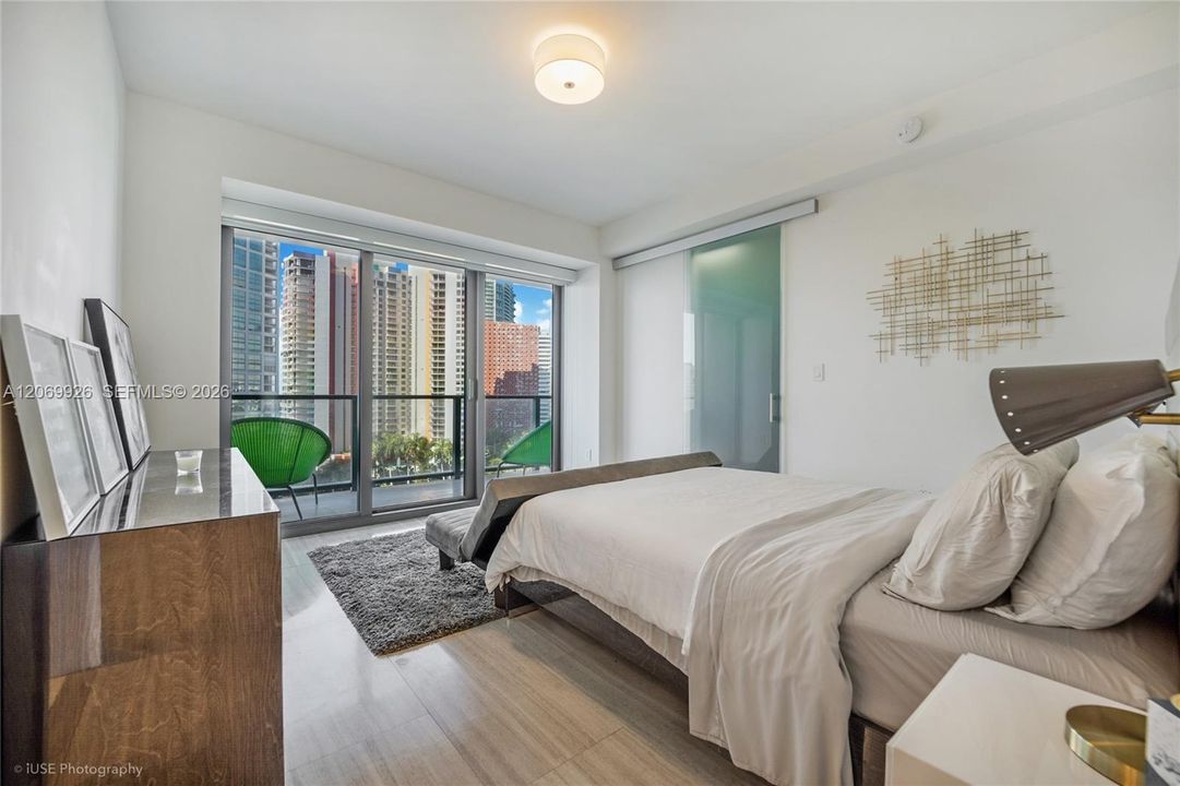 For Sale: $1,284,000 (2 beds, 2 baths, 1137 Square Feet)